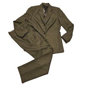 B. Moss Pant Suit